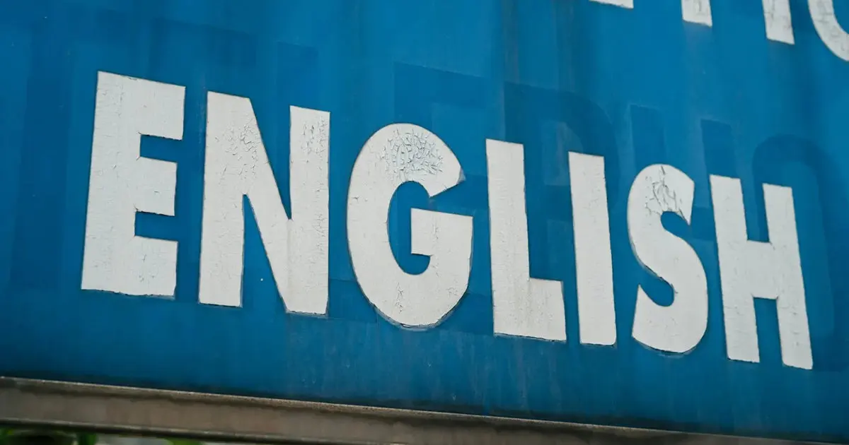 Image of the word English printed on a wall